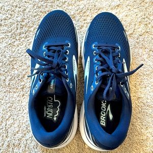 Brooks Ghost 15 Women’s size 8 Color:Peacoat/Pearl/Salt Air